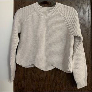 ARITZIA CROPPED SWEATER